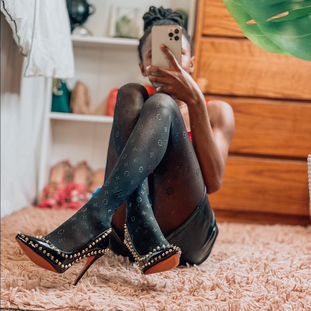 Stiletto studded heels pumps for women